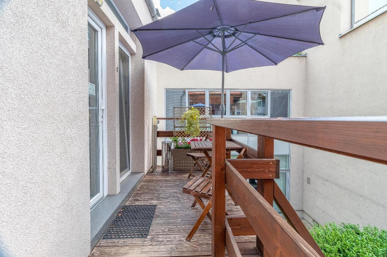 Bratislava -Apartment Near The City Center With A Balcony Zewnętrze zdjęcie